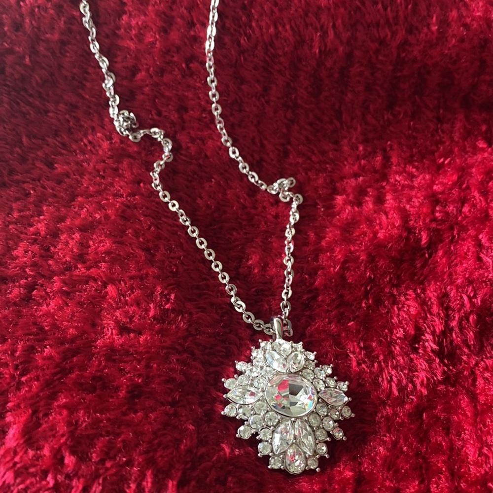 Pretty Rhinestone Pendant and necklace - Picture 7 of 7